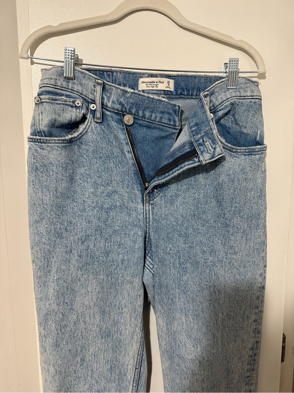 129.Abercrombie & Fitch The 90’s Straight High Waisted Ankle Jean Straight Short - Picture 2 of 11